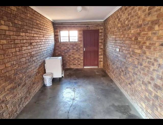 2 BEDROOM TOWNHOUSE FOR SALE IN TERENURE